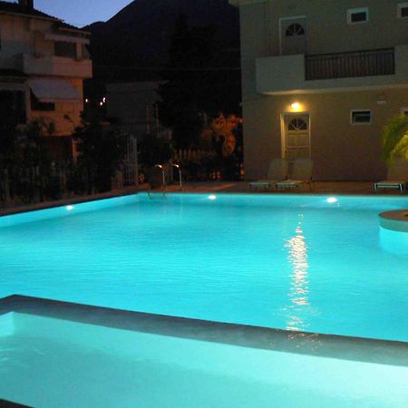 Happyland Hotel Apartments Нидри Экстерьер фото