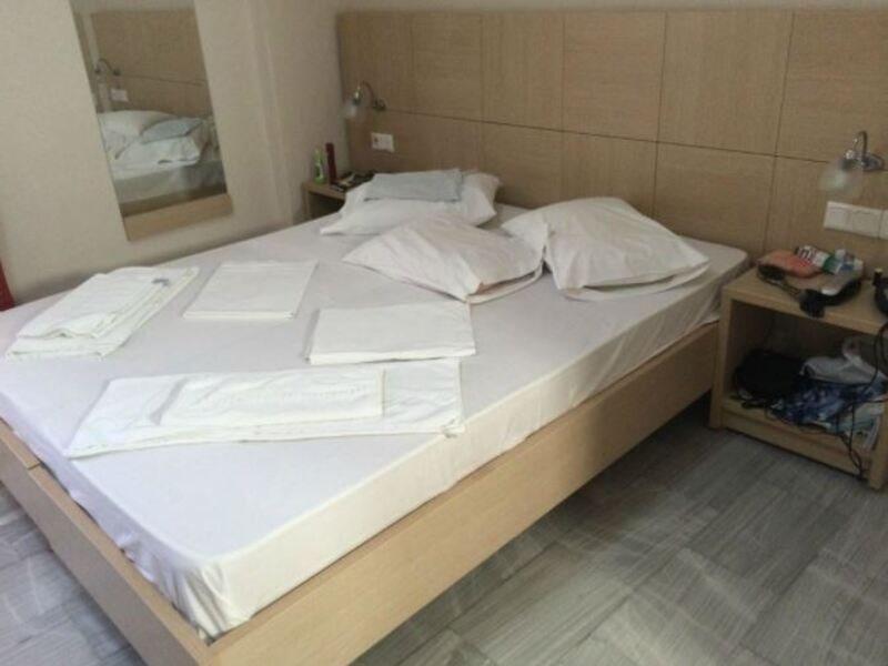 Happyland Hotel Apartments Нидри Экстерьер фото