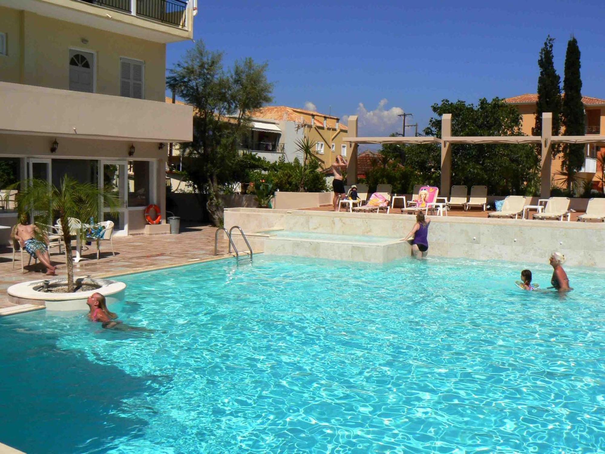 Happyland Hotel Apartments Нидри Экстерьер фото