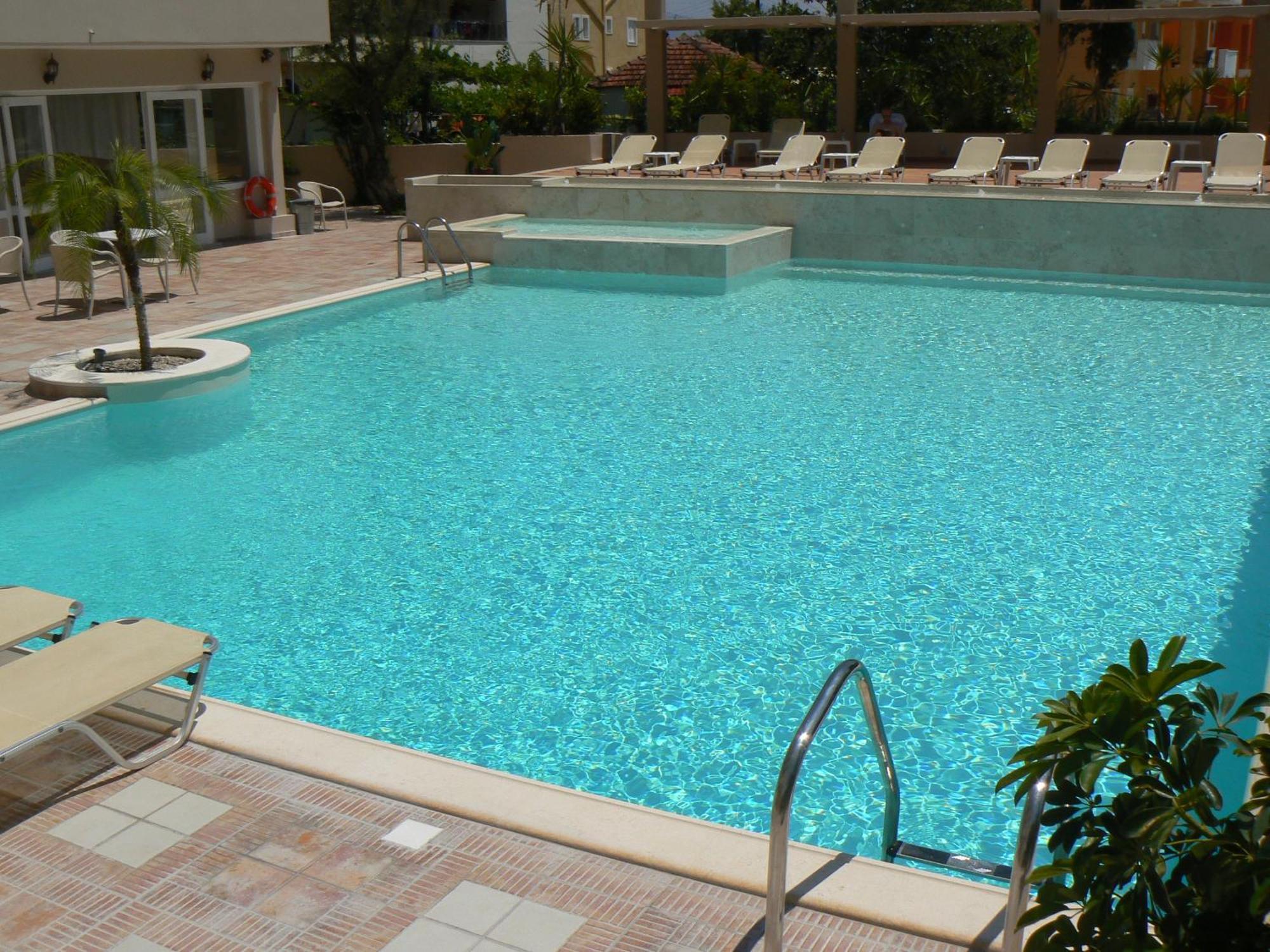 Happyland Hotel Apartments Нидри Экстерьер фото