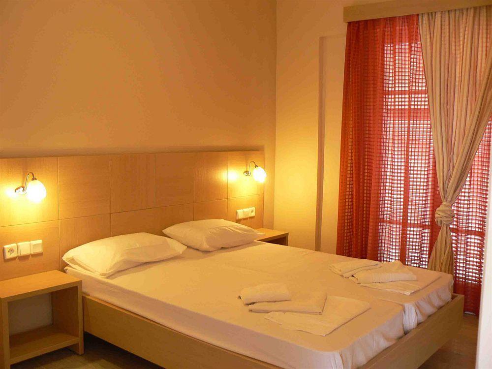 Happyland Hotel Apartments Нидри Экстерьер фото