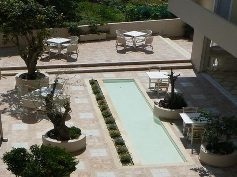 Happyland Hotel Apartments Нидри Экстерьер фото